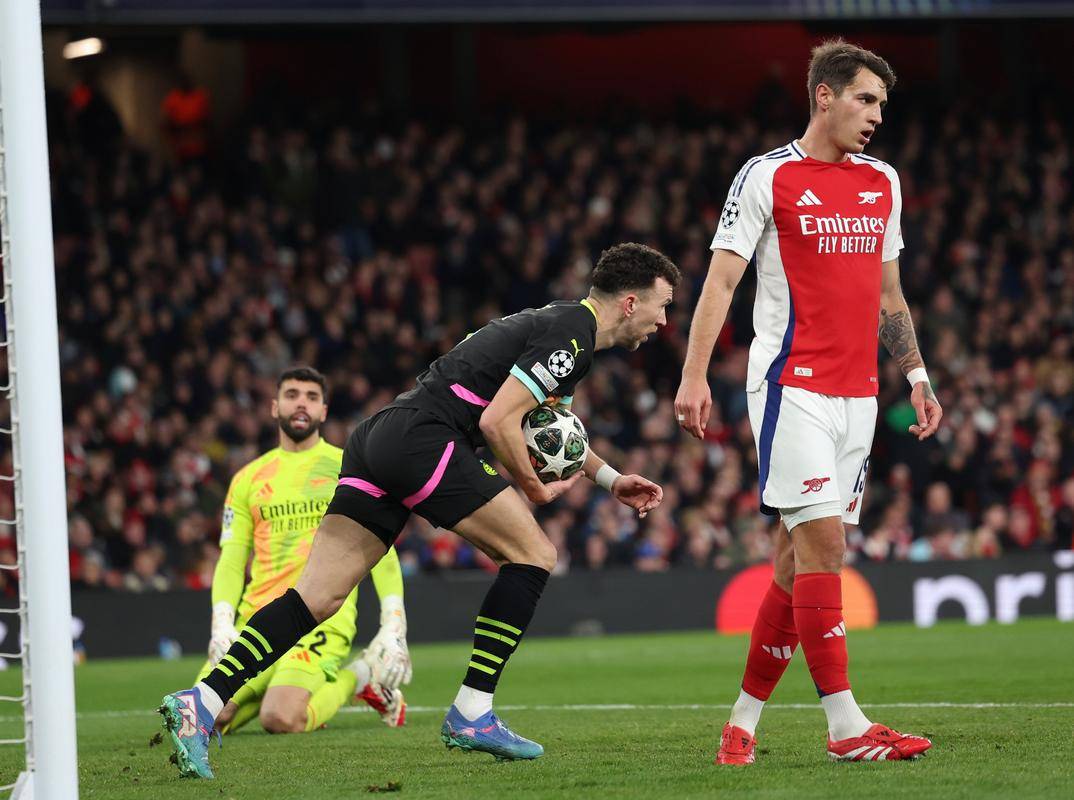 包含国际比赛日社区盾焦点战,巴黎圣日耳曼战术微调,悬念犹存,训练强度明显提升的词条