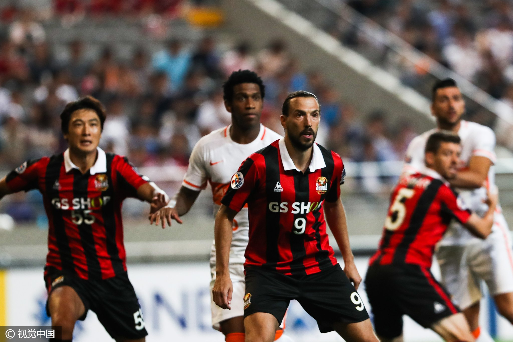 包含亚冠今晨走向成谜，辽宁本钢主帅复盘，更衣室稳定，训练强度明显提升的词条体育